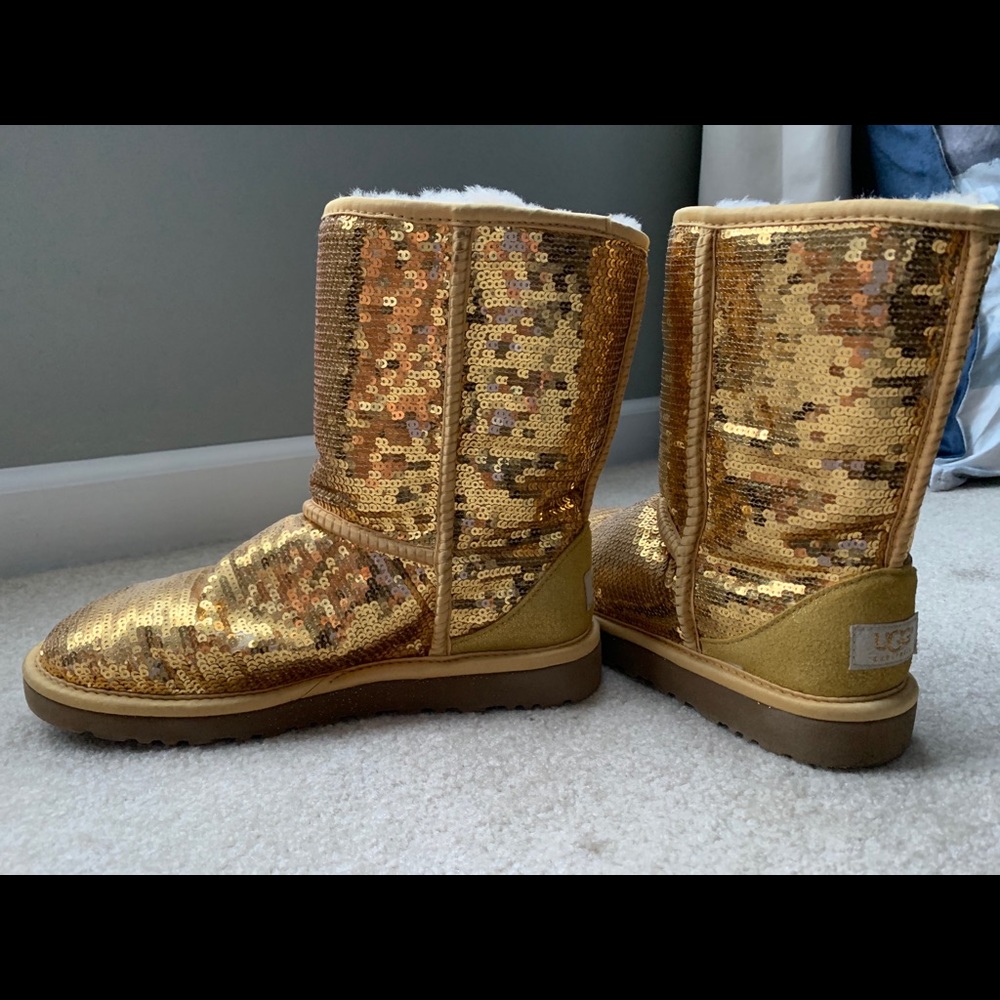 Size 7 pair of sequin Ugg Boots
